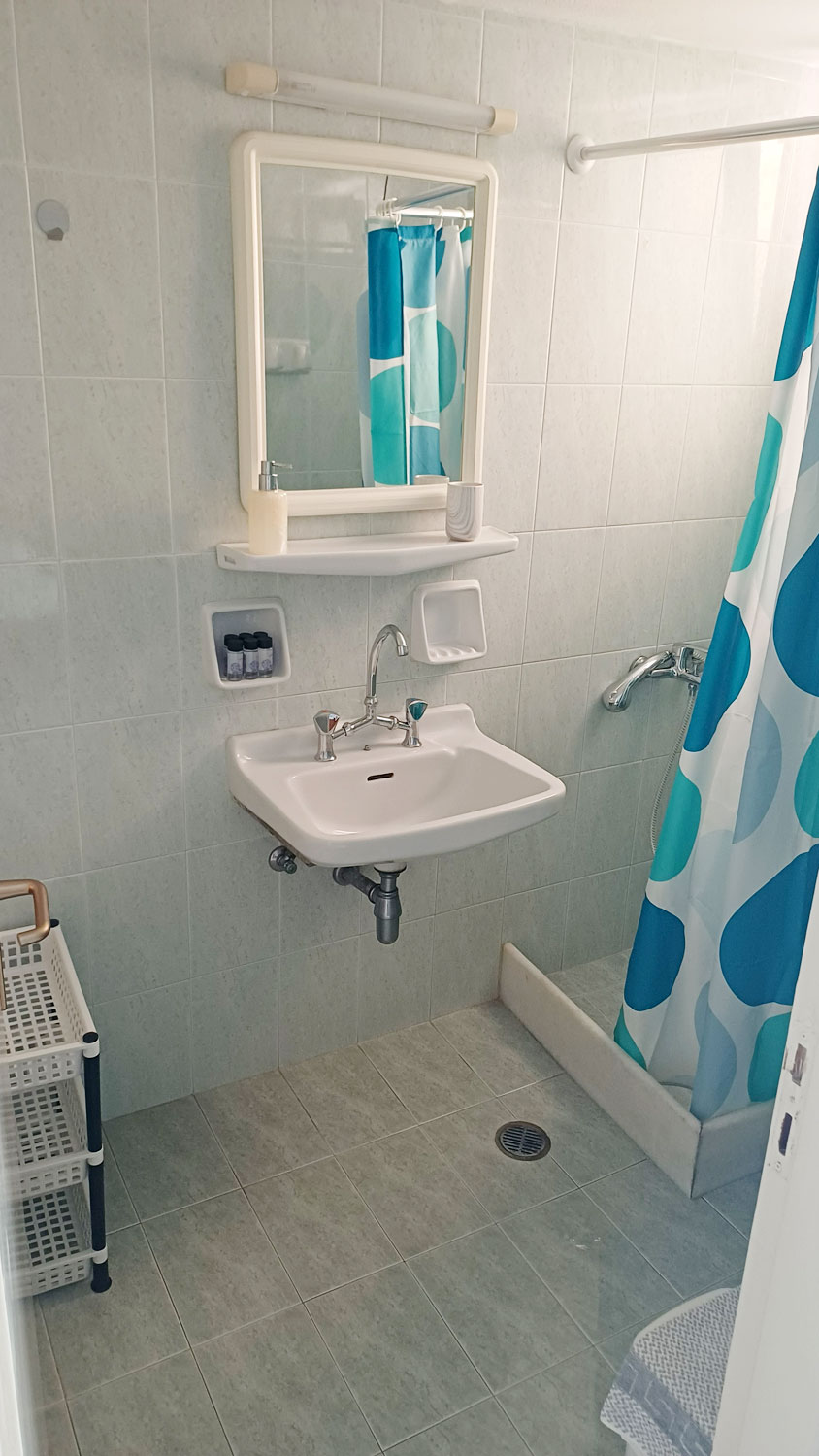 Δίκλινο δωμάτιο με θέα στον κήπο, στο ισόγειο, με οικονομική τιμή Δίκλινο δωμάτιο με θέα στον κήπο, στο ισόγειο, με οικονομική τιμή