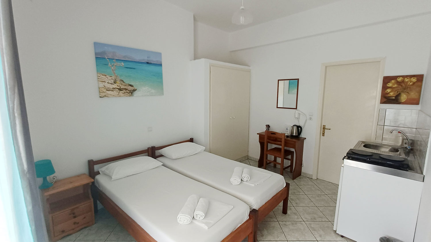 Δίκλινο δωμάτιο με δύο μονά κρεβάτια στο ισόγειο | Θέα στον κήπο Ground-Floor Budget Twin Room | Garden View