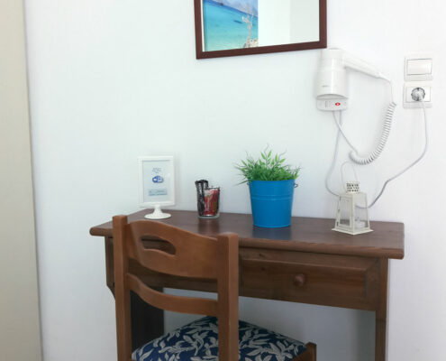 Οικονομικό Δίκλινο Δωμάτιο – Θέα Κήπου Οικονομικό Δίκλινο Δωμάτιο – Θέα Κήπου